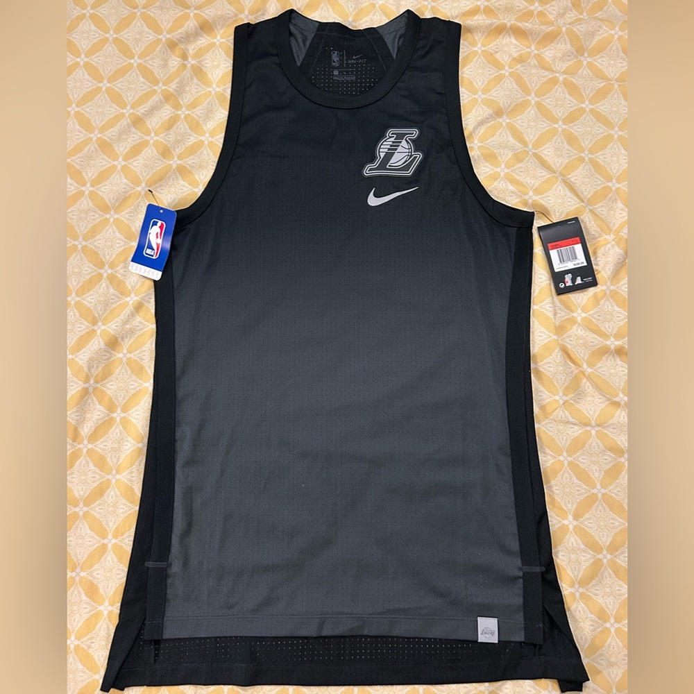 NWT Women’s Nike Lakers Jersey - Black/Large